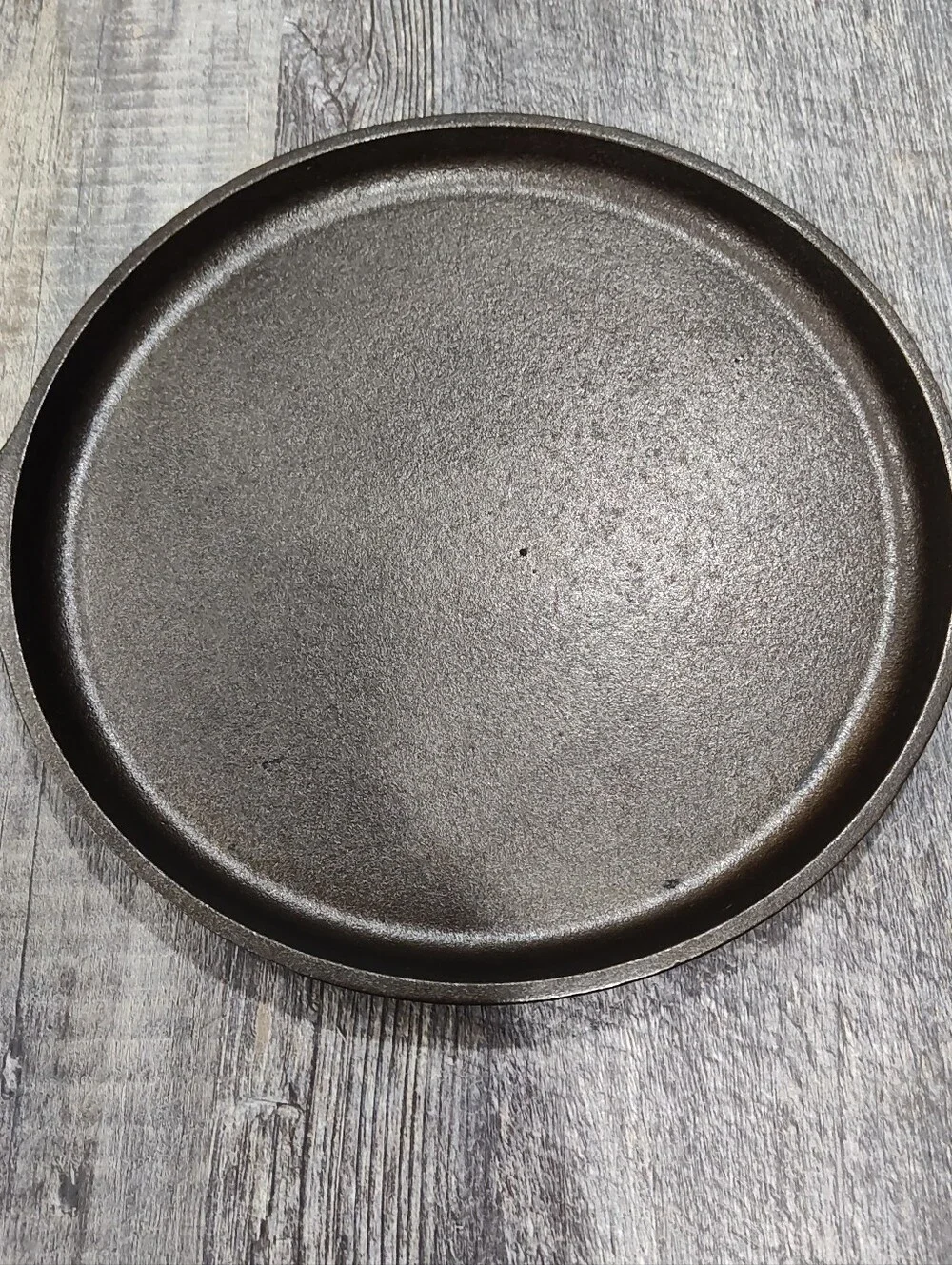 Lodge 9OG Seasoned Round Comal Griddle 10.5-Inch Cast-Iron Skillet, Made In USA